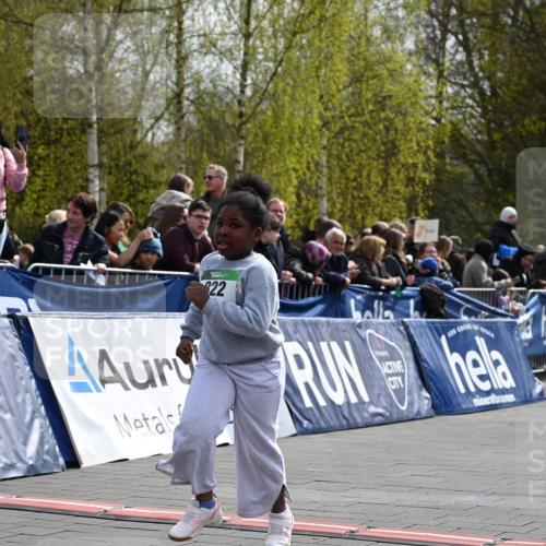 12.04.2026 - 45. Internationalen Wilhelmsburger Insellauf J. Mangold http://msf.ph/oto/9523557 12.04.2026 14:37:27 Ziel 822, 1031 meine-sportfotos.de