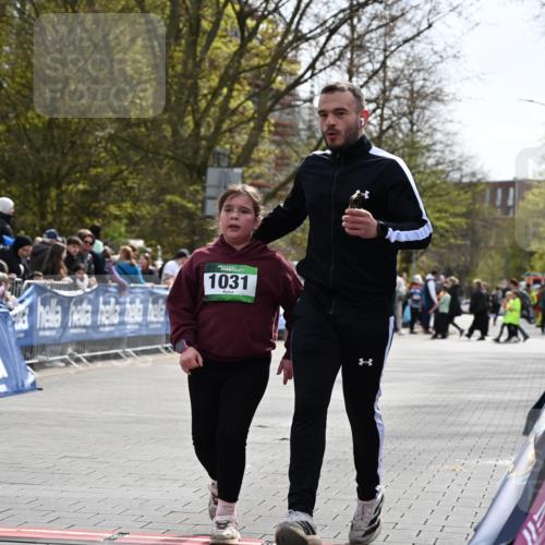 12.04.2026 - 45. Internationalen Wilhelmsburger Insellauf J. Mangold http://msf.ph/oto/9523563 12.04.2026 14:37:28 Ziel 822, 1031 meine-sportfotos.de