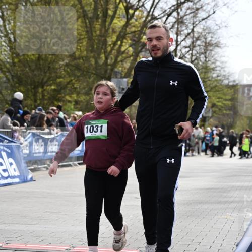 12.04.2026 - 45. Internationalen Wilhelmsburger Insellauf J. Mangold http://msf.ph/oto/9523567 12.04.2026 14:37:29 Ziel 822, 1031 meine-sportfotos.de