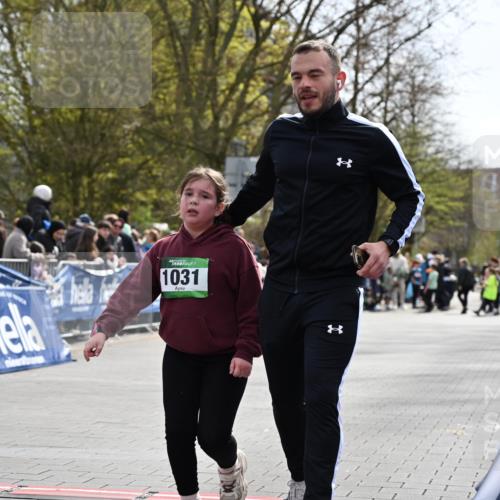 12.04.2026 - 45. Internationalen Wilhelmsburger Insellauf J. Mangold http://msf.ph/oto/9523568 12.04.2026 14:37:29 Ziel 822, 1031 meine-sportfotos.de