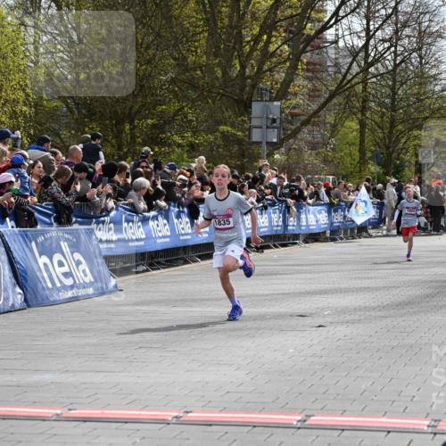 12.04.2026 - 45. Internationalen Wilhelmsburger Insellauf J. Mangold http://msf.ph/oto/9523582 12.04.2026 14:48:22 Ziel 1835, 1824 meine-sportfotos.de