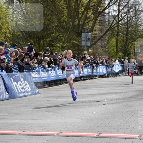 12.04.2026 - 45. Internationalen Wilhelmsburger Insellauf J. Mangold http://msf.ph/oto/9523583 12.04.2026 14:48:22 Ziel 1835, 1824 meine-sportfotos.de