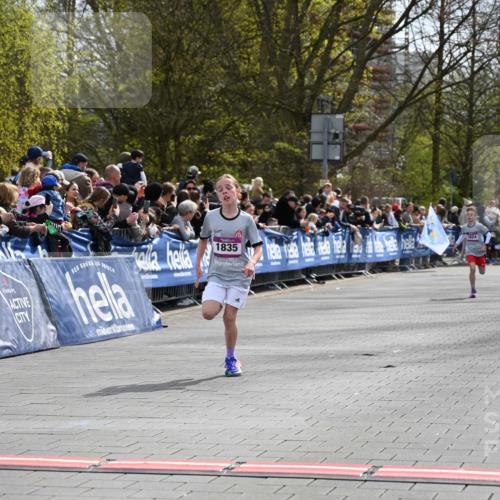 12.04.2026 - 45. Internationalen Wilhelmsburger Insellauf J. Mangold http://msf.ph/oto/9523586 12.04.2026 14:48:23 Ziel 1835, 1824 meine-sportfotos.de