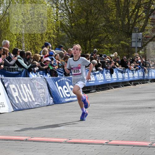 12.04.2026 - 45. Internationalen Wilhelmsburger Insellauf J. Mangold http://msf.ph/oto/9523591 12.04.2026 14:48:23 Ziel 1835, 1824 meine-sportfotos.de