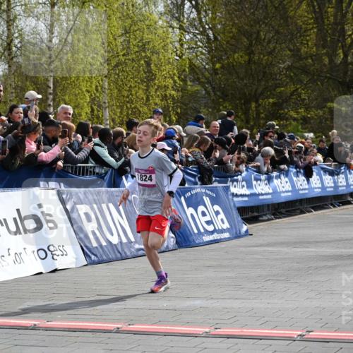 12.04.2026 - 45. Internationalen Wilhelmsburger Insellauf J. Mangold http://msf.ph/oto/9523611 12.04.2026 14:48:26 Ziel 1835, 1824 meine-sportfotos.de