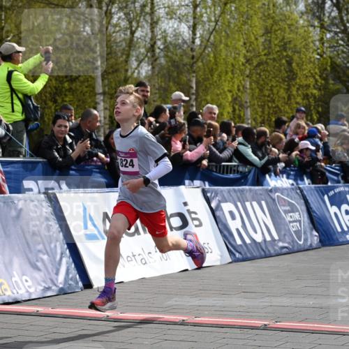 12.04.2026 - 45. Internationalen Wilhelmsburger Insellauf J. Mangold http://msf.ph/oto/9523617 12.04.2026 14:48:26 Ziel 1835, 1824 meine-sportfotos.de