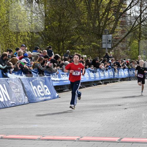 12.04.2026 - 45. Internationalen Wilhelmsburger Insellauf J. Mangold http://msf.ph/oto/9523619 12.04.2026 14:48:34 Ziel 71, 1838, 1068, 599 meine-sportfotos.de
