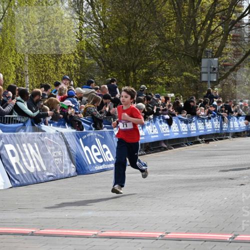 12.04.2026 - 45. Internationalen Wilhelmsburger Insellauf J. Mangold http://msf.ph/oto/9523623 12.04.2026 14:48:34 Ziel 71, 1838, 1068, 599 meine-sportfotos.de