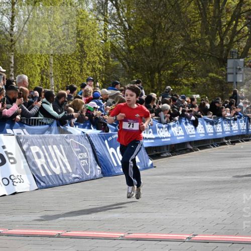 12.04.2026 - 45. Internationalen Wilhelmsburger Insellauf J. Mangold http://msf.ph/oto/9523626 12.04.2026 14:48:34 Ziel 71, 1838, 1068, 599 meine-sportfotos.de