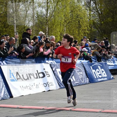 12.04.2026 - 45. Internationalen Wilhelmsburger Insellauf J. Mangold http://msf.ph/oto/9523634 12.04.2026 14:48:35 Ziel 71, 1838, 1068, 599, 18 meine-sportfotos.de