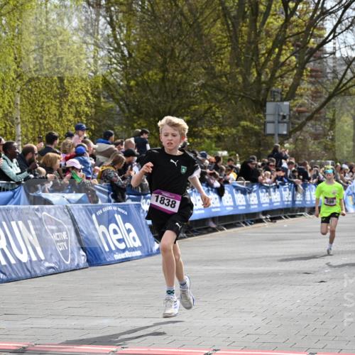 12.04.2026 - 45. Internationalen Wilhelmsburger Insellauf J. Mangold http://msf.ph/oto/9523637 12.04.2026 14:48:36 Ziel 71, 1838, 1068, 599, 18 meine-sportfotos.de