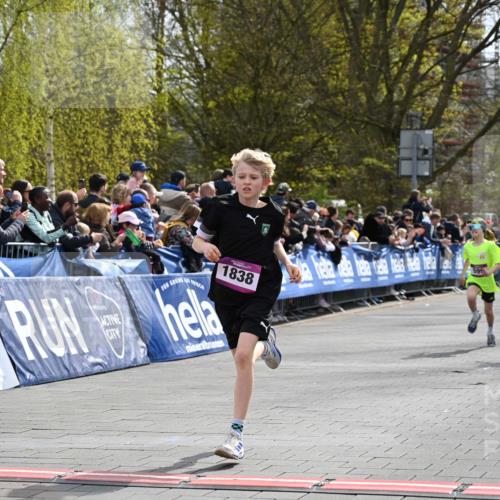 12.04.2026 - 45. Internationalen Wilhelmsburger Insellauf J. Mangold http://msf.ph/oto/9523638 12.04.2026 14:48:36 Ziel 71, 1838, 1068, 599, 18 meine-sportfotos.de