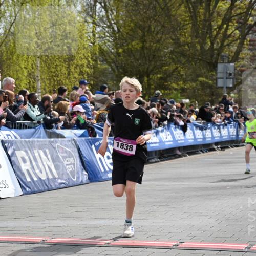 12.04.2026 - 45. Internationalen Wilhelmsburger Insellauf J. Mangold http://msf.ph/oto/9523639 12.04.2026 14:48:36 Ziel 71, 1838, 1068, 599, 18 meine-sportfotos.de