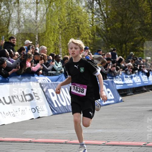12.04.2026 - 45. Internationalen Wilhelmsburger Insellauf J. Mangold http://msf.ph/oto/9523643 12.04.2026 14:48:37 Ziel 71, 1838, 1068, 599, 18 meine-sportfotos.de