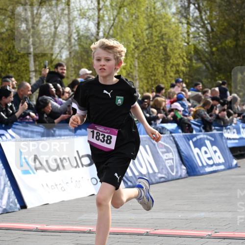 12.04.2026 - 45. Internationalen Wilhelmsburger Insellauf J. Mangold http://msf.ph/oto/9523646 12.04.2026 14:48:37 Ziel 71, 1838, 1068, 599, 18 meine-sportfotos.de