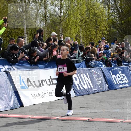 12.04.2026 - 45. Internationalen Wilhelmsburger Insellauf J. Mangold http://msf.ph/oto/9523677 12.04.2026 14:48:43 Ziel 18, 382, 1826, 1841 meine-sportfotos.de