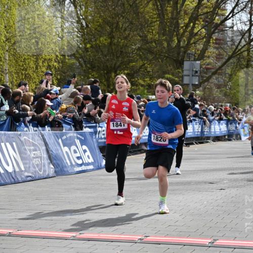 12.04.2026 - 45. Internationalen Wilhelmsburger Insellauf J. Mangold http://msf.ph/oto/9523681 12.04.2026 14:48:47 Ziel 382, 1826, 1841, 337, 167, 1846 meine-sportfotos.de