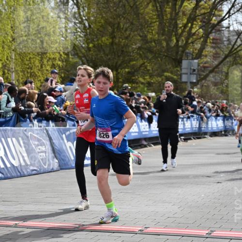 12.04.2026 - 45. Internationalen Wilhelmsburger Insellauf J. Mangold http://msf.ph/oto/9523685 12.04.2026 14:48:47 Ziel 382, 1826, 1841, 337, 167, 1846 meine-sportfotos.de