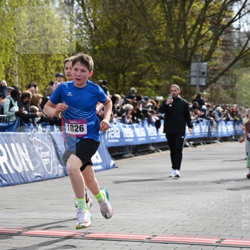 12.04.2026 - 45. Internationalen Wilhelmsburger Insellauf J. Mangold http://msf.ph/oto/9523687 12.04.2026 14:48:47 Ziel 382, 1826, 1841, 337, 167, 1846 meine-sportfotos.de