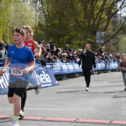 12.04.2026 - 45. Internationalen Wilhelmsburger Insellauf J. Mangold http://msf.ph/oto/9523689 12.04.2026 14:48:48 Ziel 1826, 1841, 337, 167, 1846, 683 meine-sportfotos.de