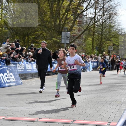 12.04.2026 - 45. Internationalen Wilhelmsburger Insellauf J. Mangold http://msf.ph/oto/9523690 12.04.2026 14:48:49 Ziel 1826, 1841, 337, 167, 1846, 683 meine-sportfotos.de