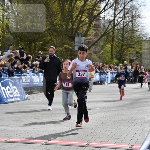 12.04.2026 - 45. Internationalen Wilhelmsburger Insellauf J. Mangold http://msf.ph/oto/9523692 12.04.2026 14:48:49 Ziel 1826, 1841, 337, 167, 1846, 683 meine-sportfotos.de