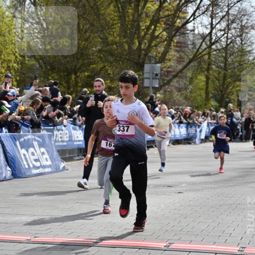 12.04.2026 - 45. Internationalen Wilhelmsburger Insellauf J. Mangold http://msf.ph/oto/9523695 12.04.2026 14:48:49 Ziel 1826, 1841, 337, 167, 1846, 683 meine-sportfotos.de