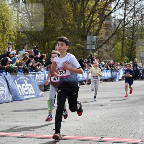 12.04.2026 - 45. Internationalen Wilhelmsburger Insellauf J. Mangold http://msf.ph/oto/9523697 12.04.2026 14:48:49 Ziel 1826, 1841, 337, 167, 1846, 683 meine-sportfotos.de