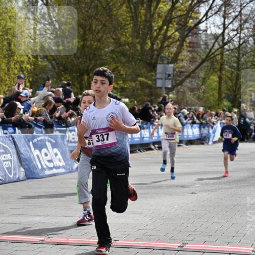 12.04.2026 - 45. Internationalen Wilhelmsburger Insellauf J. Mangold http://msf.ph/oto/9523698 12.04.2026 14:48:49 Ziel 1826, 1841, 337, 167, 1846, 683 meine-sportfotos.de