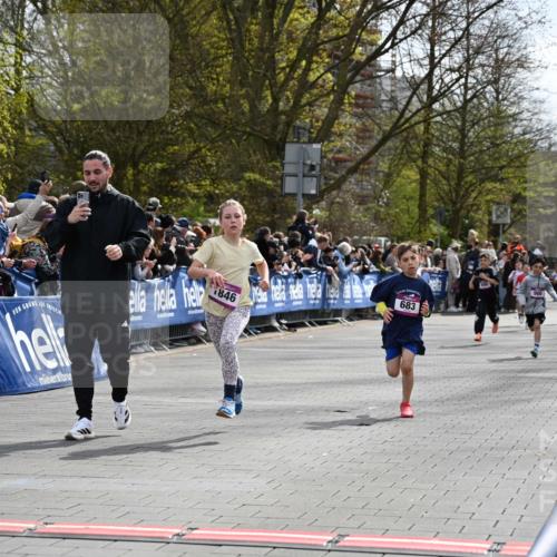 12.04.2026 - 45. Internationalen Wilhelmsburger Insellauf J. Mangold http://msf.ph/oto/9523699 12.04.2026 14:48:50 Ziel 1826, 1841, 337, 167, 1846, 683, 900, 899 meine-sportfotos.de
