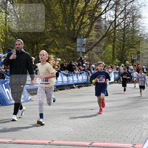 12.04.2026 - 45. Internationalen Wilhelmsburger Insellauf J. Mangold http://msf.ph/oto/9523704 12.04.2026 14:48:51 Ziel 1826, 1841, 337, 167, 1846, 683, 900, 899 meine-sportfotos.de