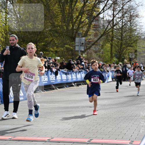 12.04.2026 - 45. Internationalen Wilhelmsburger Insellauf J. Mangold http://msf.ph/oto/9523707 12.04.2026 14:48:51 Ziel 1826, 1841, 337, 167, 1846, 683, 900, 899 meine-sportfotos.de
