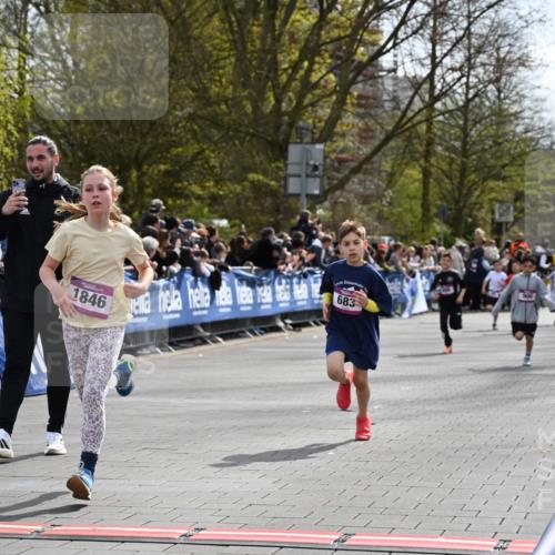 12.04.2026 - 45. Internationalen Wilhelmsburger Insellauf J. Mangold http://msf.ph/oto/9523708 12.04.2026 14:48:51 Ziel 1826, 1841, 337, 167, 1846, 683, 900, 899 meine-sportfotos.de