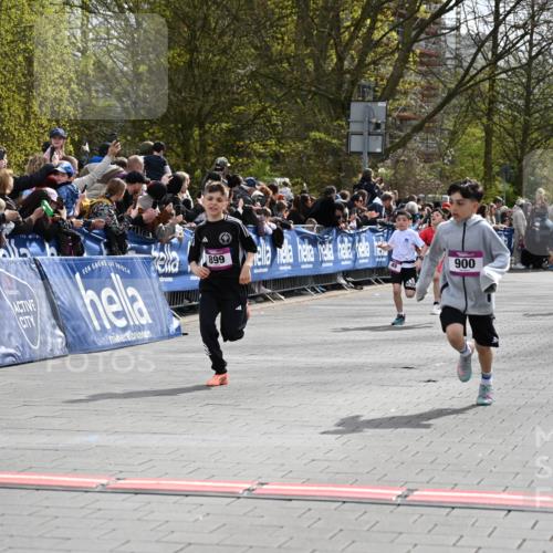 12.04.2026 - 45. Internationalen Wilhelmsburger Insellauf J. Mangold http://msf.ph/oto/9523711 12.04.2026 14:48:54 Ziel 1846, 683, 900, 899, 49, 424, 70, 381 meine-sportfotos.de