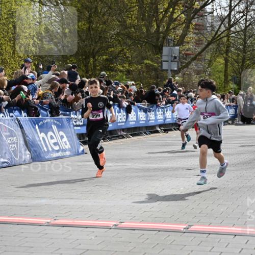 12.04.2026 - 45. Internationalen Wilhelmsburger Insellauf J. Mangold http://msf.ph/oto/9523712 12.04.2026 14:48:54 Ziel 1846, 683, 900, 899, 49, 424, 70, 381 meine-sportfotos.de
