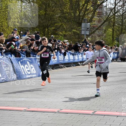 12.04.2026 - 45. Internationalen Wilhelmsburger Insellauf J. Mangold http://msf.ph/oto/9523713 12.04.2026 14:48:54 Ziel 1846, 683, 900, 899, 49, 424, 70, 381 meine-sportfotos.de