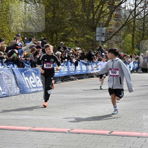 12.04.2026 - 45. Internationalen Wilhelmsburger Insellauf J. Mangold http://msf.ph/oto/9523714 12.04.2026 14:48:54 Ziel 1846, 683, 900, 899, 49, 424, 70, 381 meine-sportfotos.de
