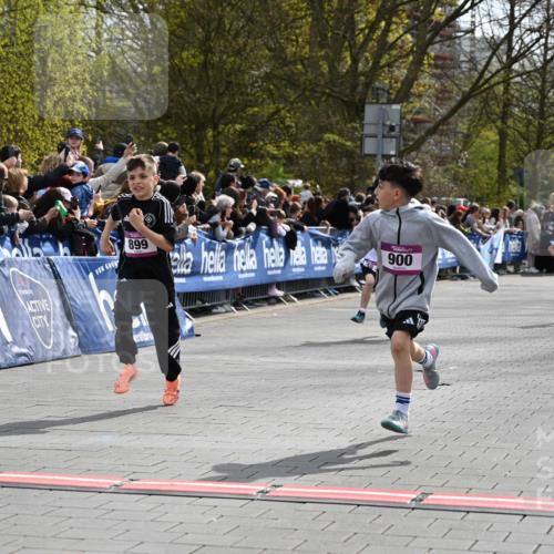 12.04.2026 - 45. Internationalen Wilhelmsburger Insellauf J. Mangold http://msf.ph/oto/9523716 12.04.2026 14:48:54 Ziel 1846, 683, 900, 899, 49, 424, 70, 381 meine-sportfotos.de