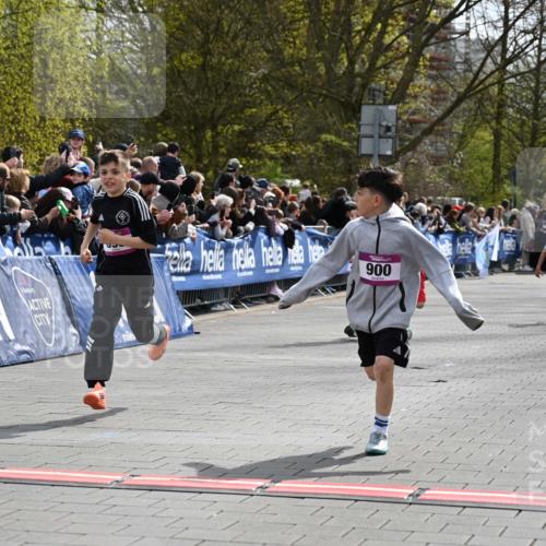 12.04.2026 - 45. Internationalen Wilhelmsburger Insellauf J. Mangold http://msf.ph/oto/9523717 12.04.2026 14:48:54 Ziel 1846, 683, 900, 899, 49, 424, 70, 381 meine-sportfotos.de
