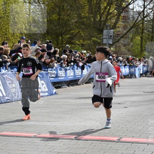 12.04.2026 - 45. Internationalen Wilhelmsburger Insellauf J. Mangold http://msf.ph/oto/9523718 12.04.2026 14:48:54 Ziel 1846, 683, 900, 899, 49, 424, 70, 381 meine-sportfotos.de