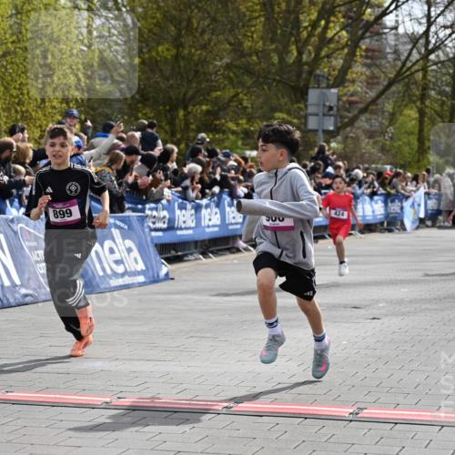 12.04.2026 - 45. Internationalen Wilhelmsburger Insellauf J. Mangold http://msf.ph/oto/9523719 12.04.2026 14:48:54 Ziel 1846, 683, 900, 899, 49, 424, 70, 381 meine-sportfotos.de