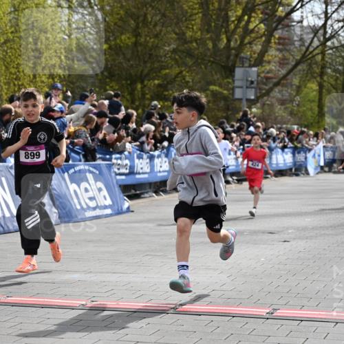 12.04.2026 - 45. Internationalen Wilhelmsburger Insellauf J. Mangold http://msf.ph/oto/9523720 12.04.2026 14:48:54 Ziel 1846, 683, 900, 899, 49, 424, 70, 381 meine-sportfotos.de