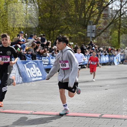 12.04.2026 - 45. Internationalen Wilhelmsburger Insellauf J. Mangold http://msf.ph/oto/9523721 12.04.2026 14:48:54 Ziel 1846, 683, 900, 899, 49, 424, 70, 381 meine-sportfotos.de