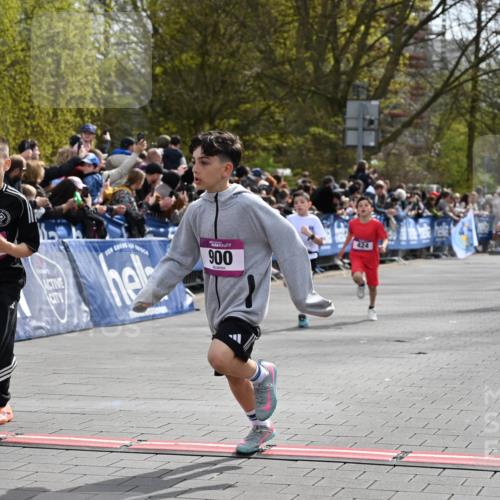 12.04.2026 - 45. Internationalen Wilhelmsburger Insellauf J. Mangold http://msf.ph/oto/9523722 12.04.2026 14:48:54 Ziel 1846, 683, 900, 899, 49, 424, 70, 381 meine-sportfotos.de