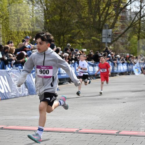 12.04.2026 - 45. Internationalen Wilhelmsburger Insellauf J. Mangold http://msf.ph/oto/9523724 12.04.2026 14:48:55 Ziel 1846, 683, 900, 899, 49, 424, 70, 381, 906 meine-sportfotos.de