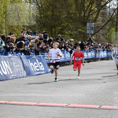 12.04.2026 - 45. Internationalen Wilhelmsburger Insellauf J. Mangold http://msf.ph/oto/9523727 12.04.2026 14:48:55 Ziel 1846, 683, 900, 899, 49, 424, 70, 381, 906 meine-sportfotos.de