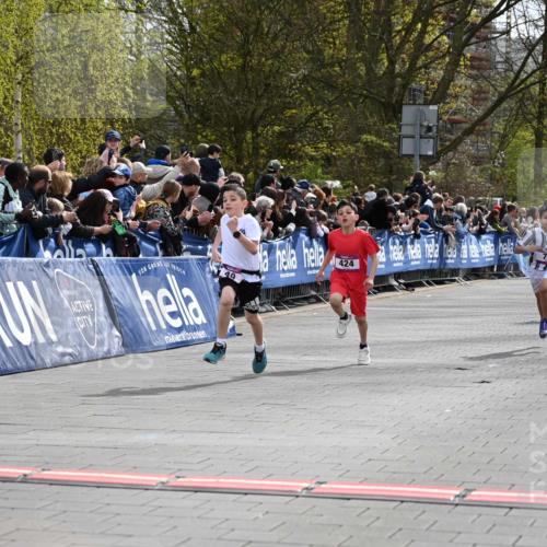 12.04.2026 - 45. Internationalen Wilhelmsburger Insellauf J. Mangold http://msf.ph/oto/9523728 12.04.2026 14:48:55 Ziel 1846, 683, 900, 899, 49, 424, 70, 381, 906 meine-sportfotos.de
