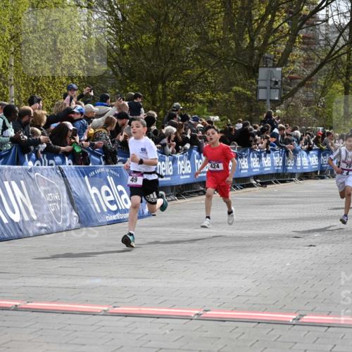 12.04.2026 - 45. Internationalen Wilhelmsburger Insellauf J. Mangold http://msf.ph/oto/9523729 12.04.2026 14:48:55 Ziel 1846, 683, 900, 899, 49, 424, 70, 381, 906 meine-sportfotos.de