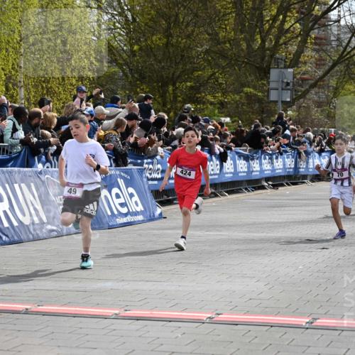 12.04.2026 - 45. Internationalen Wilhelmsburger Insellauf J. Mangold http://msf.ph/oto/9523734 12.04.2026 14:48:56 Ziel 683, 900, 899, 49, 424, 70, 381, 906, 1045 meine-sportfotos.de