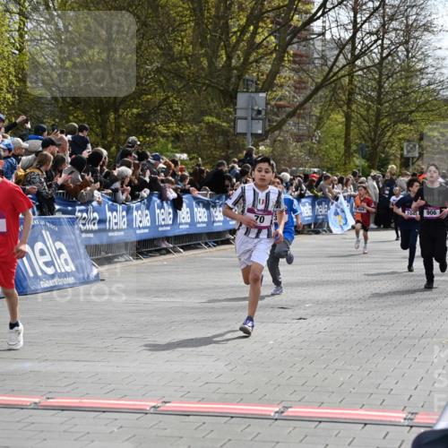 12.04.2026 - 45. Internationalen Wilhelmsburger Insellauf J. Mangold http://msf.ph/oto/9523736 12.04.2026 14:48:57 Ziel 900, 899, 49, 424, 70, 381, 906, 1045, 36, 904 meine-sportfotos.de